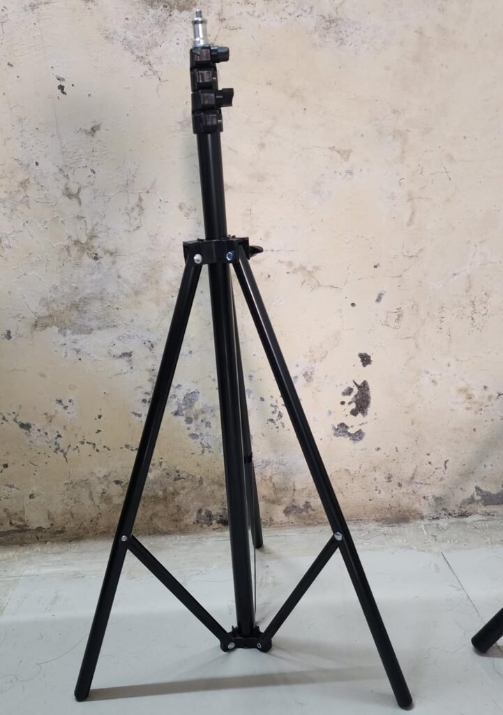 2nd customer review image of Kratos Premium 84 Inch (7 feet) Tripod Stand